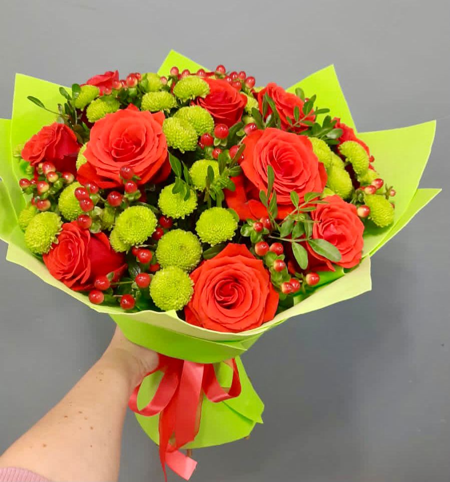 Букет цветов из: Хризантемы и Розы в Новый Уоян