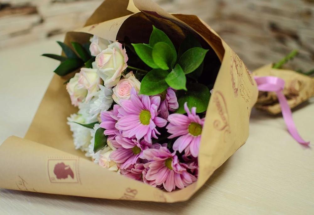 Букет цветов из: Розы и Хризантемы в Новый Уоян