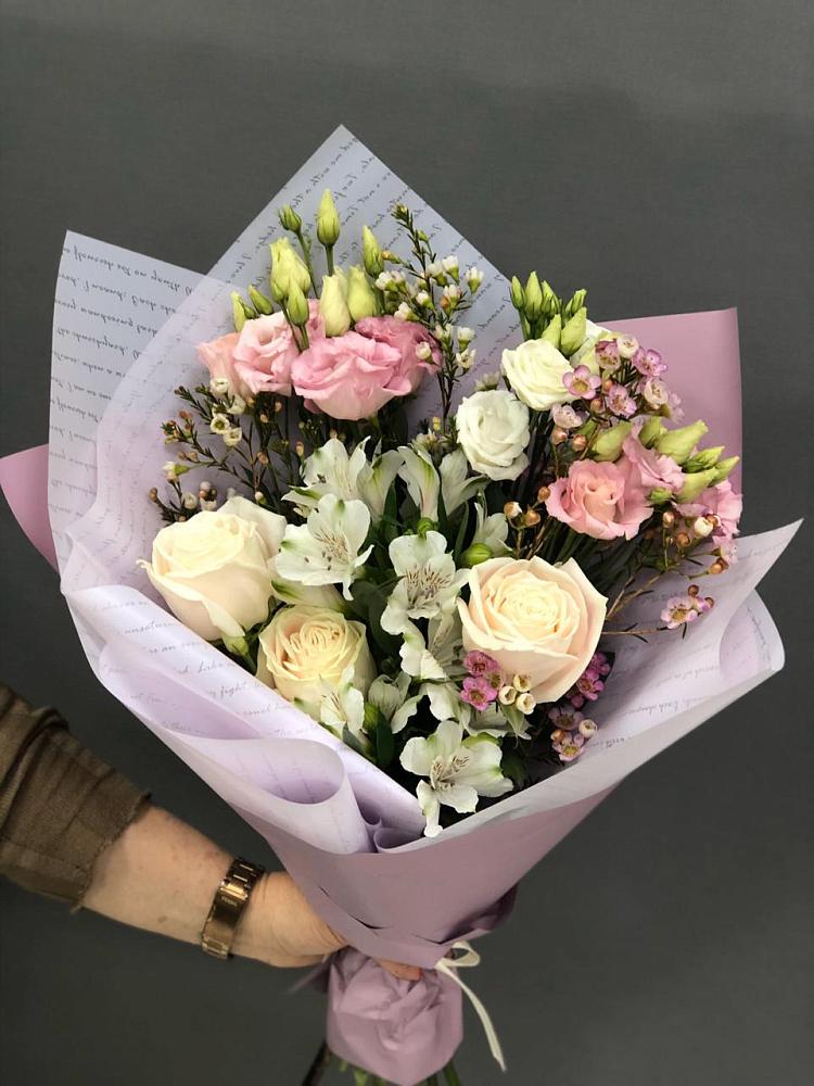 Букет цветов из: Альстромерии, Розы и Лизиантусы в Новый Уоян