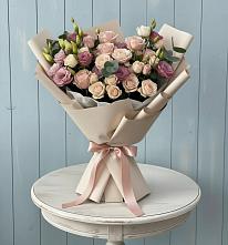 Букет цветов из:  Розы и Лизиантусы в Новый Уоян