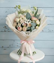 Букет цветов из:  Розы и Лизиантусы в Новый Уоян