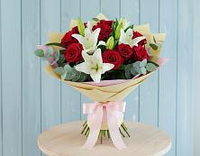 Букет цветов из:  Лилии и Розы в Новый Уоян