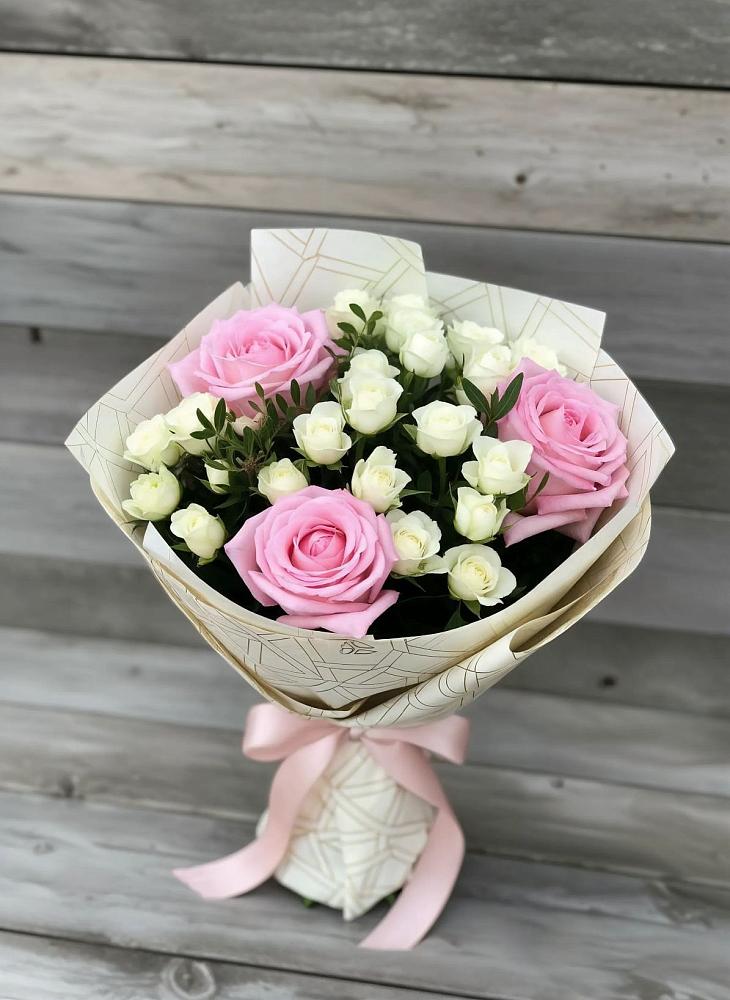 Букет цветов из: Розы в Новый Уоян