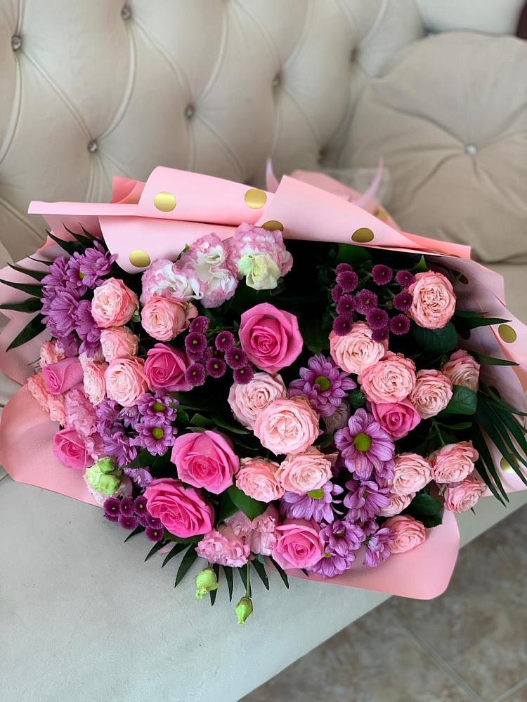 Букет цветов из: Хризантемы, Розы и Лизиантусы в Новый Уоян