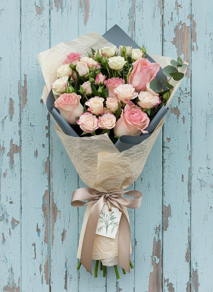 Букет цветов из: Розы в Новый Уоян