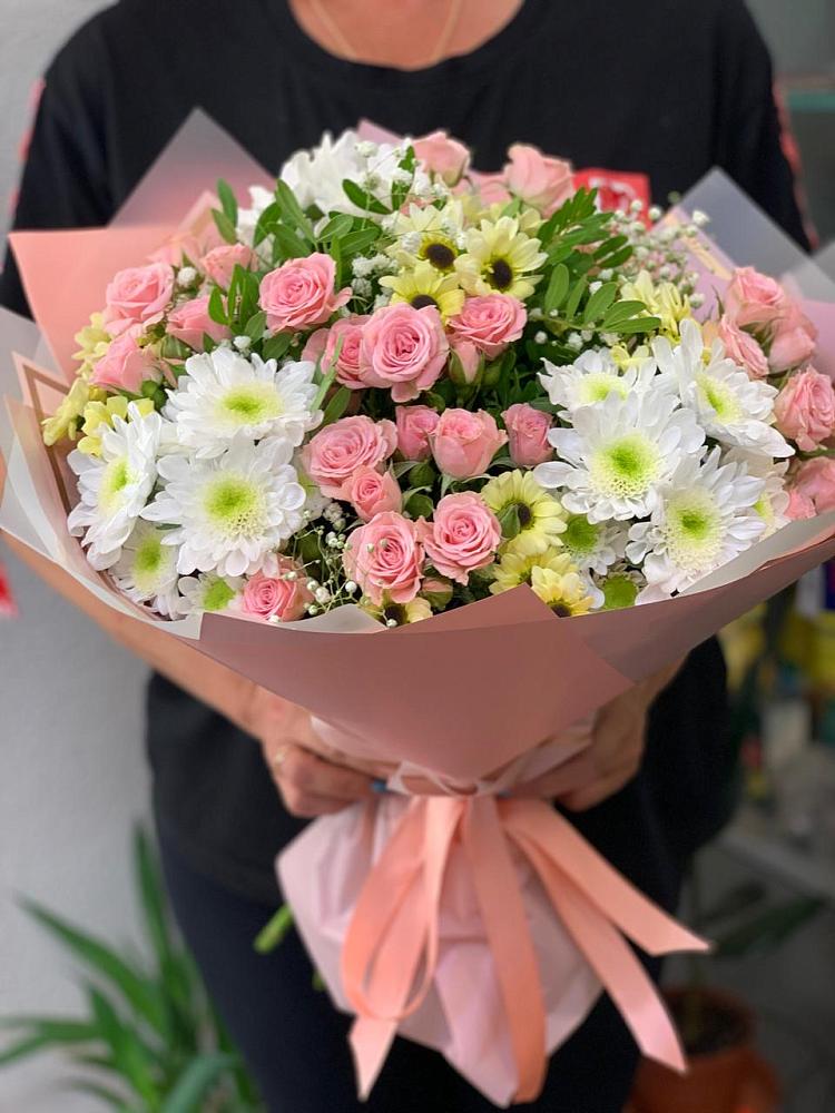 Букет цветов из: Розы и Хризантемы в Новый Уоян