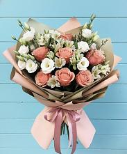 Букет цветов из:  Розы, Альстромерии и Лизиантусы в Новый Уоян