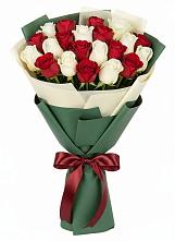 Букет Микс из красных и белых роз в Новый Уоян