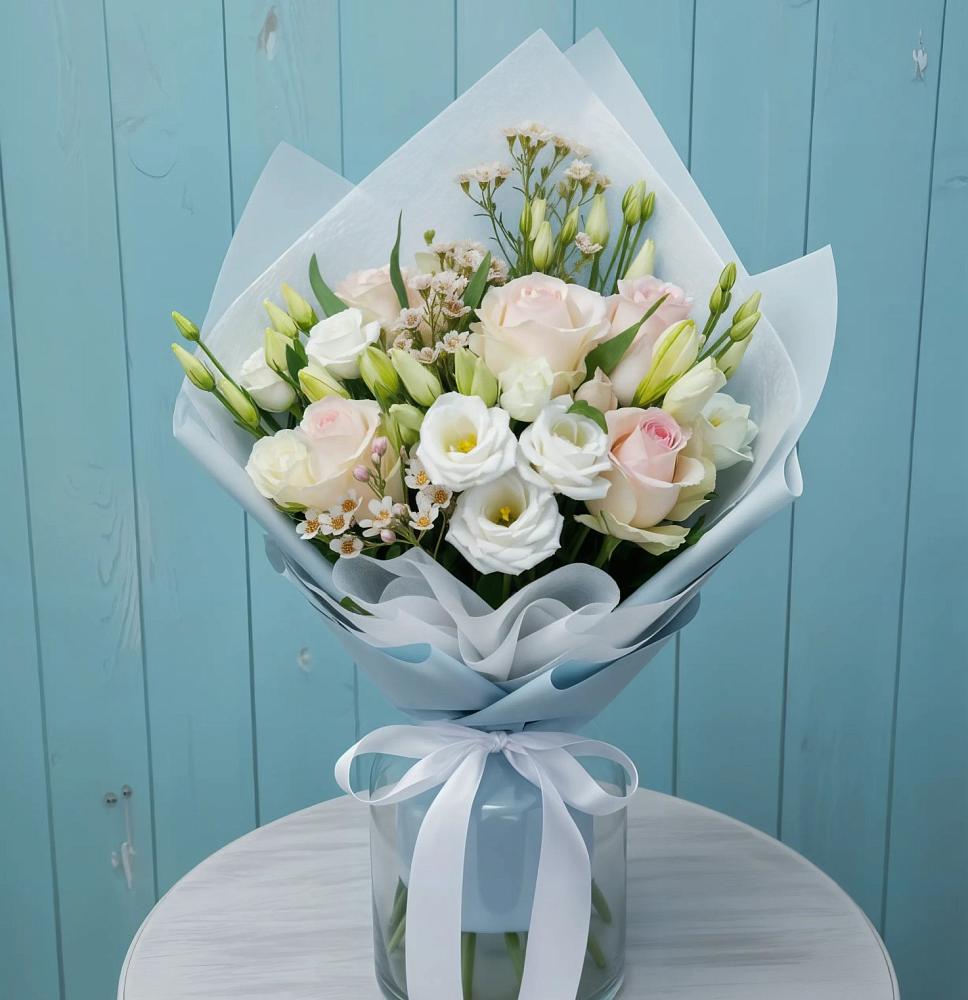 Букет цветов из: Розы и Лизиантусы в Новый Уоян