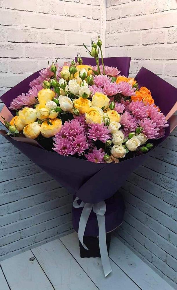 Букет цветов из: Хризантемы и Розы в Новый Уоян