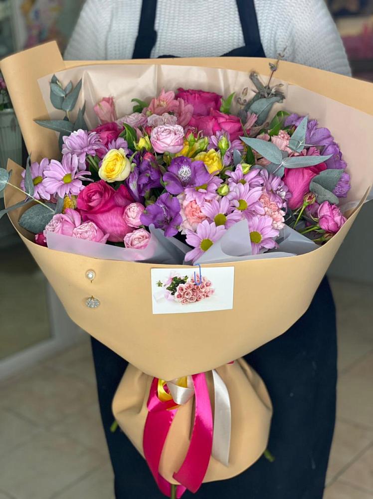 Букет цветов из: Хризантемы, Гвоздики и Альстромерии в Новый Уоян