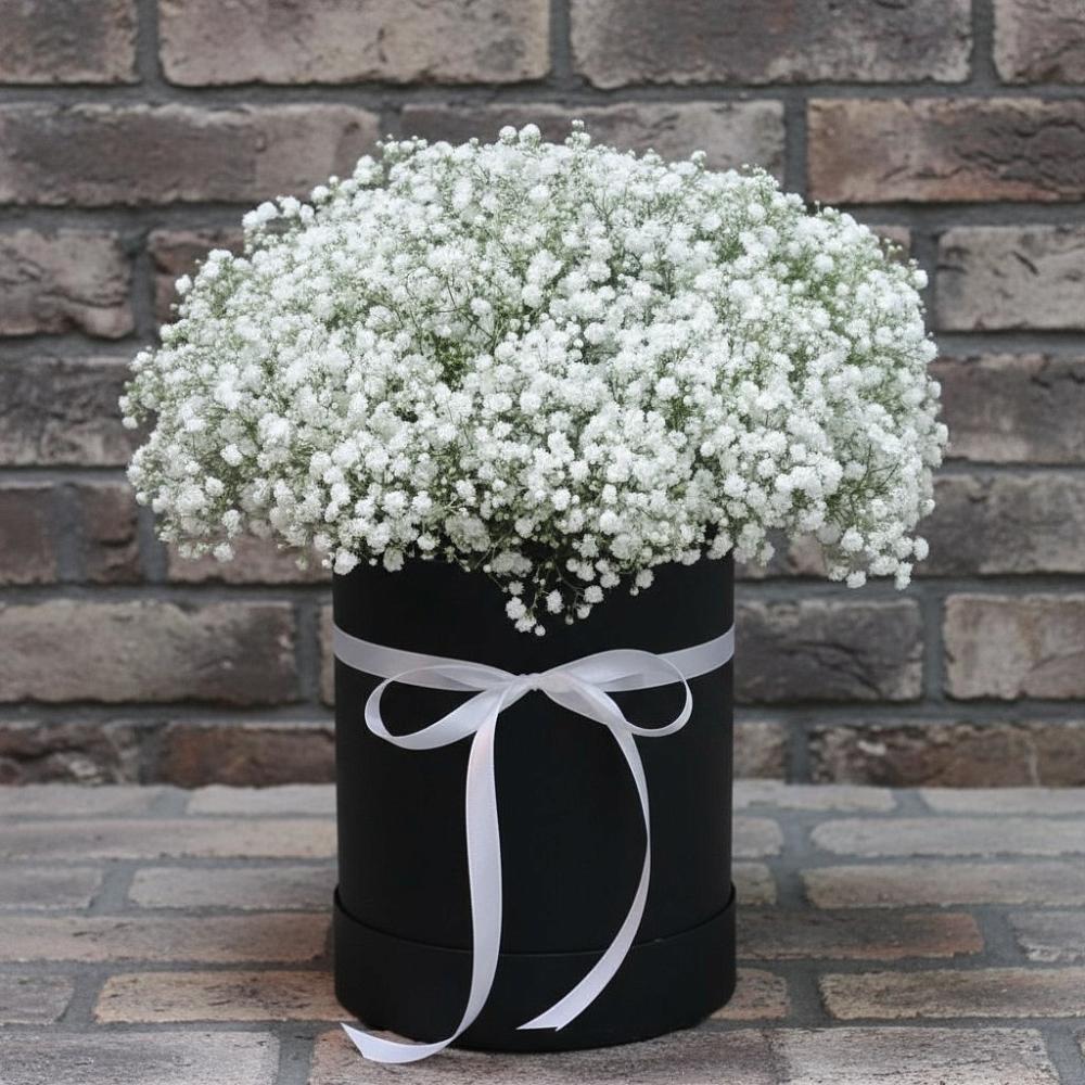 Цветочная композиция из Гипсофила в шляпной коробке в Новый Уоян