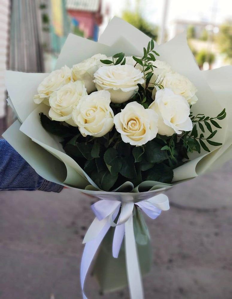 Букет Белые розы Проуд в Новый Уоян