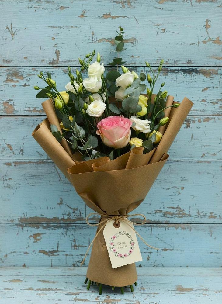 Букет цветов из: Розы и Лизиантусы в Новый Уоян