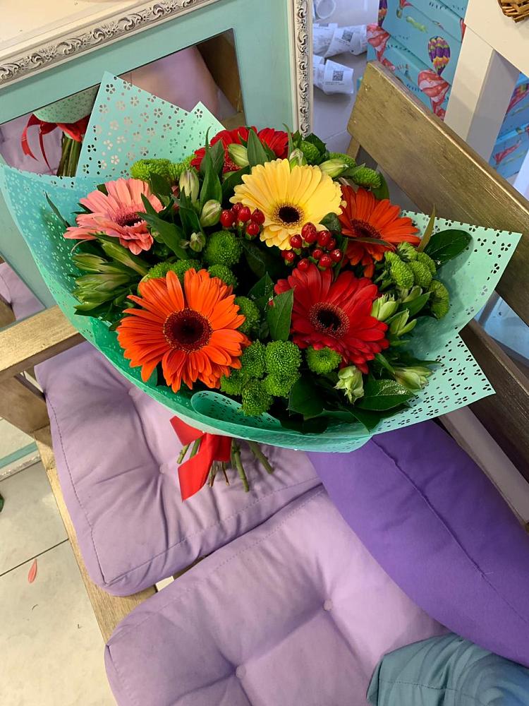 Букет цветов из: Герберы, Хризантемы и Альстромерии в Новый Уоян