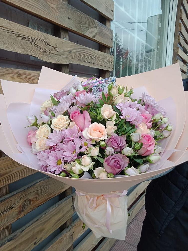 Букет цветов из: Розы и Хризантемы в Новый Уоян