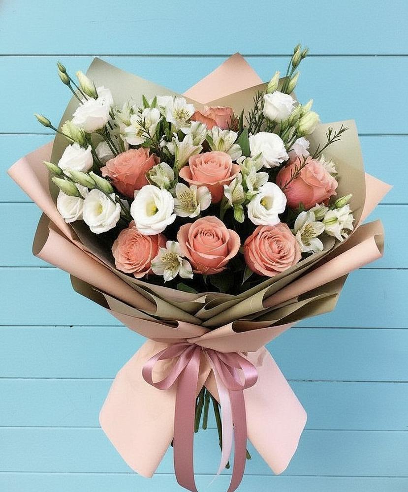 Букет цветов из: Розы, Альстромерии и Лизиантусы в Новый Уоян