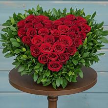 Цветочная композиция из Розы в виде сердца #REPLACE_PRED# Новый Уоян