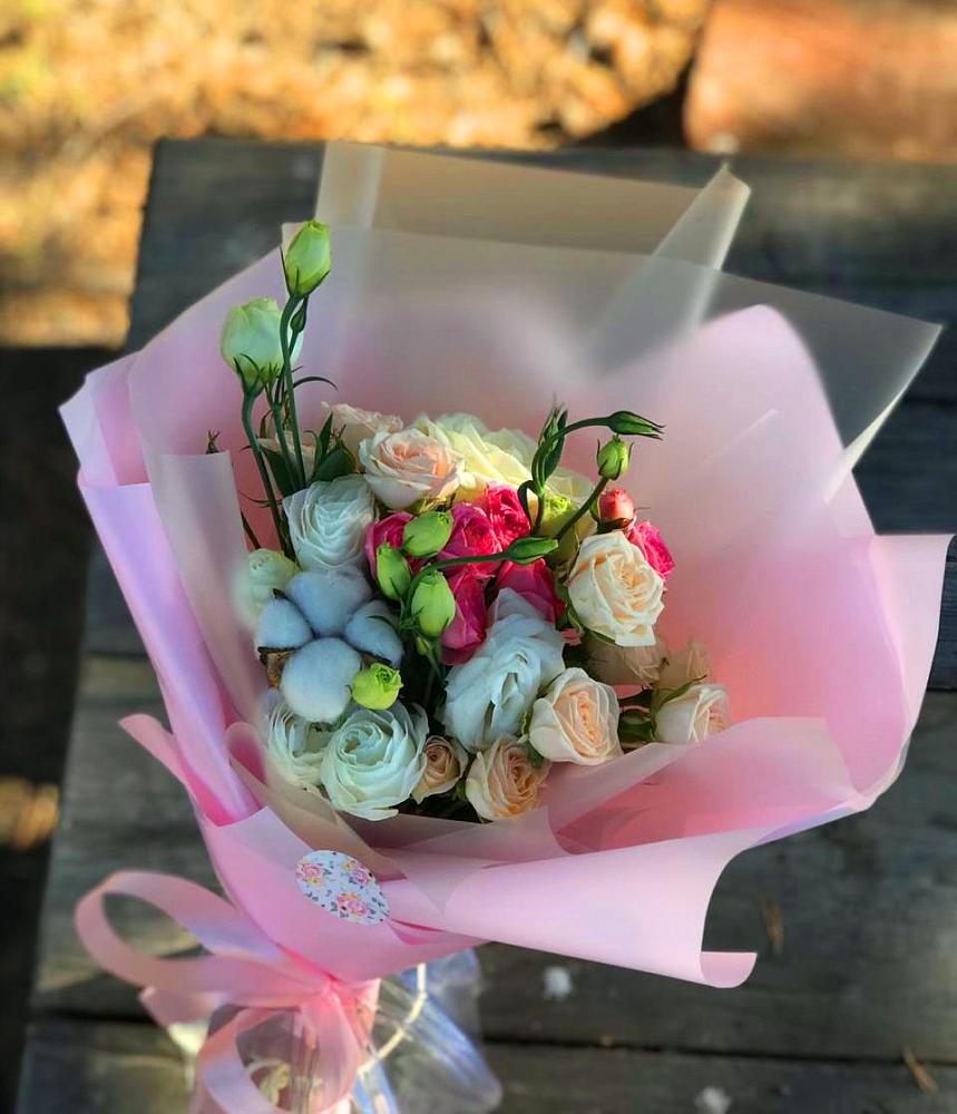 Букет цветов из: Розы и Лизиантусы в Новый Уоян