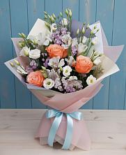 Букет цветов из:  Лизиантусы, Розы, Альстромерии и Гипсофила в Новый Уоян