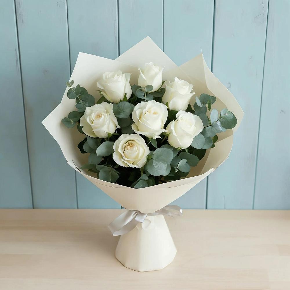 Букет Белые розы в Эвкалипте в Новый Уоян