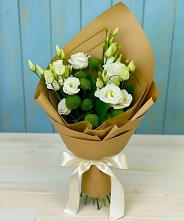 Букет цветов из:  Хризантемы и Лизиантусы в Новый Уоян