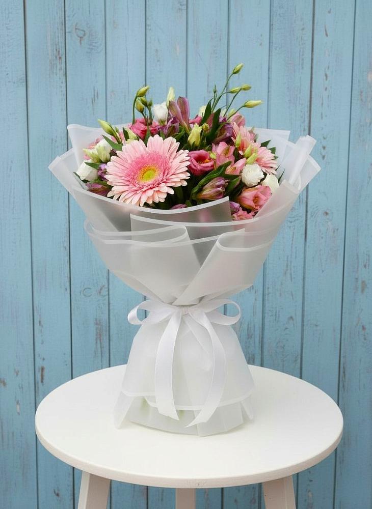 Букет цветов из: Герберы, Альстромерии и Лизиантусы в Новый Уоян