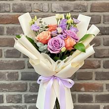 Букет цветов из:  Лизиантусы и Розы в Новый Уоян