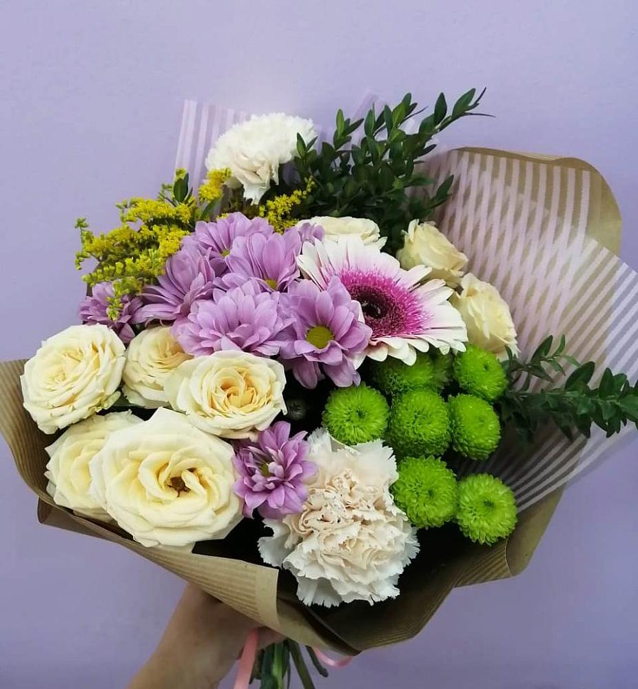 Букет цветов из: Хризантемы, Розы, Гвоздики и Герберы в Новый Уоян