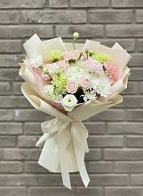 Букет цветов из:  Гвоздики, Розы, Лизиантусы и Хризантемы в Новый Уоян