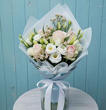 Букет цветов из:  Розы и Лизиантусы в Новый Уоян