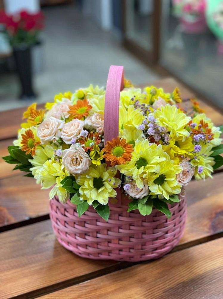 Цветочная композиция из Хризантемы и Розы в корзине в Новый Уоян