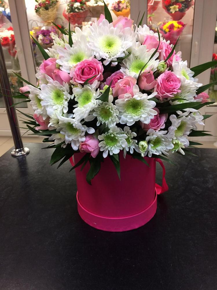 Цветочная композиция из Розы и Хризантемы в шляпной коробке в Новый Уоян