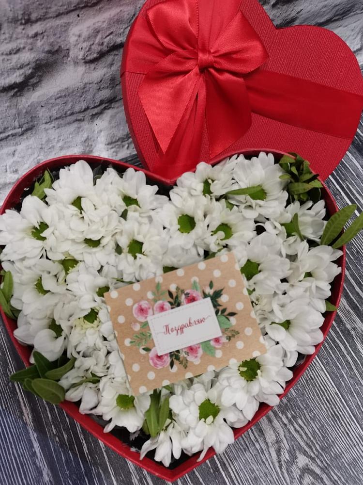 Цветочная композиция из Хризантемы в виде сердца в Новый Уоян