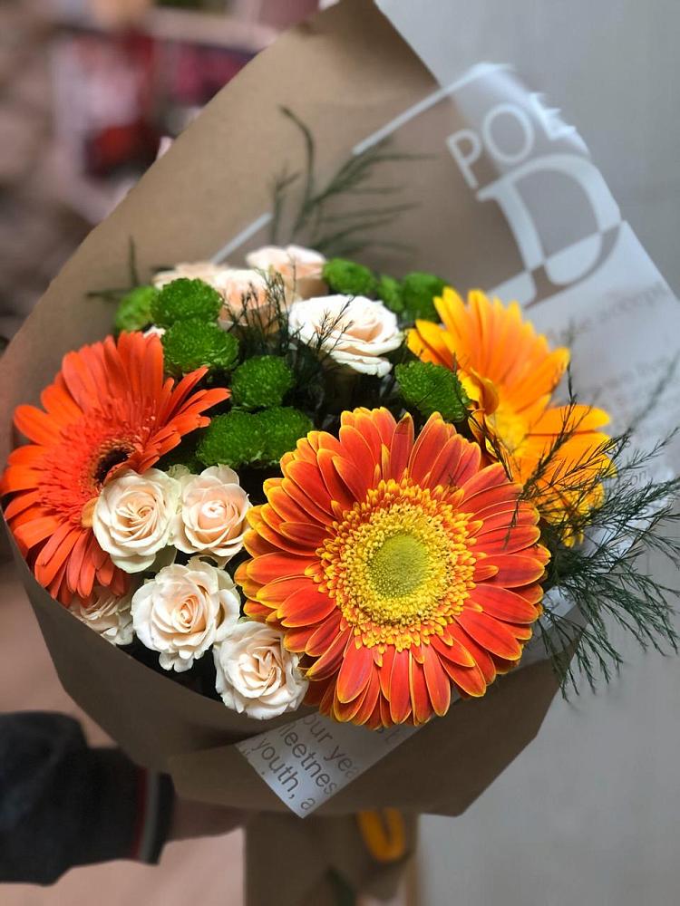 Букет цветов из: Герберы, Хризантемы и Розы в Новый Уоян