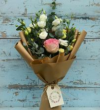 Букет цветов из:  Розы и Лизиантусы в Новый Уоян