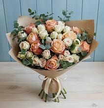 Букет цветов из:  Альстромерии и Розы в Новый Уоян