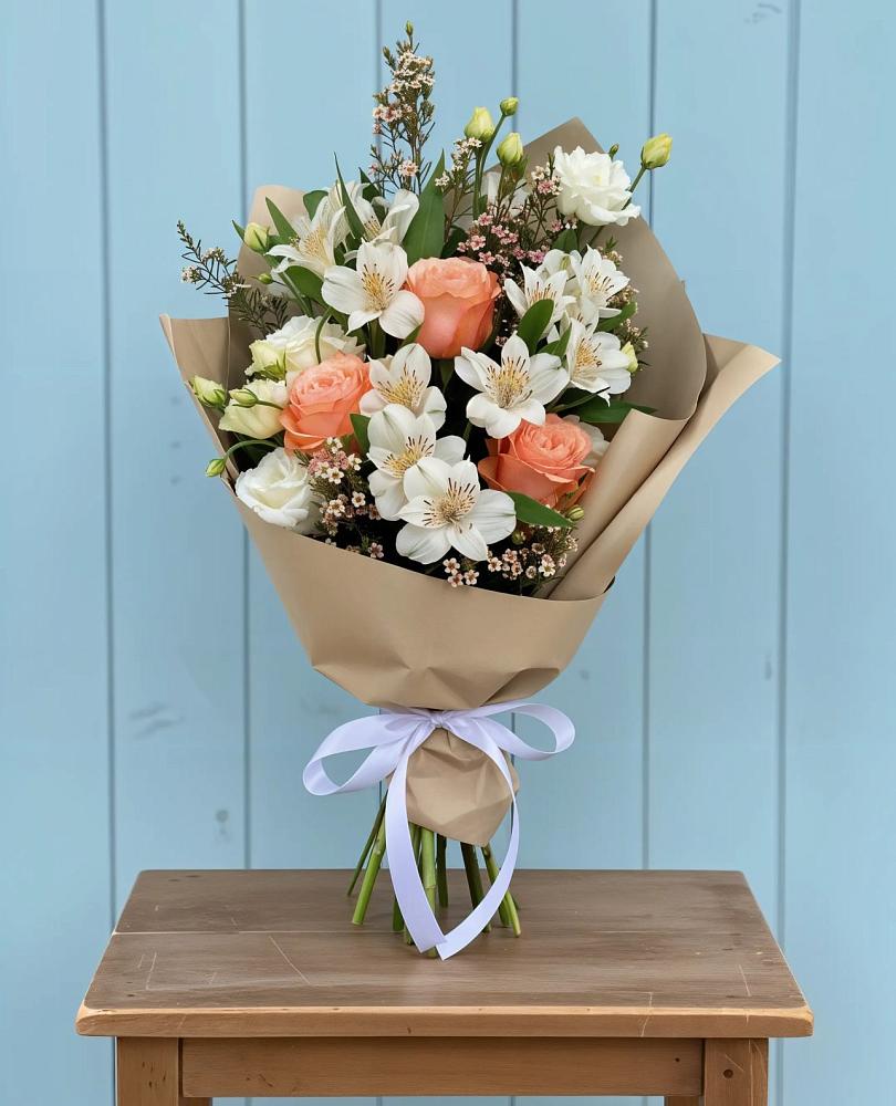 Букет цветов из: Альстромерии, Лизиантусы, Розы и Хризантемы в Новый Уоян